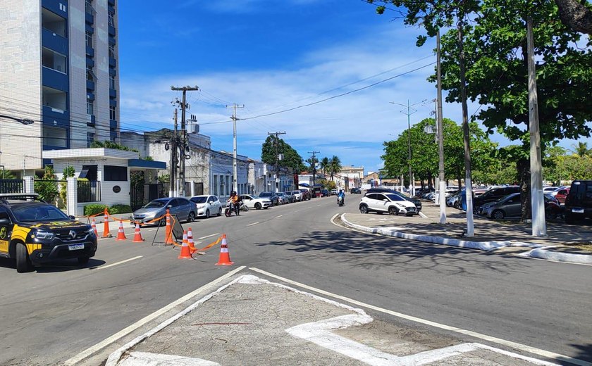 Avenida da Paz é interditada nos dois sentidos para serviço da BRK Ambiental