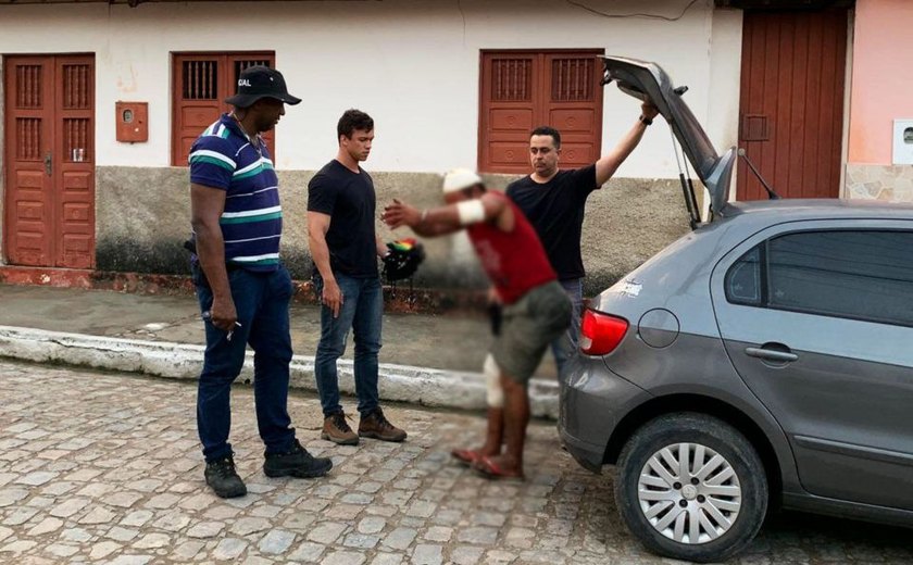 Dupla é capturada horas depois de ter roubado moto em Marechal Deodoro