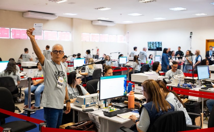 TRE/AL realiza auditorias em 23 urnas eletrônicas durante o segundo turno das Eleições 2026