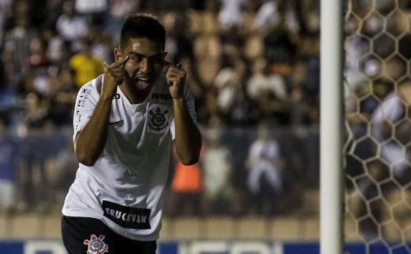 Corinthians supera Grêmio e completa semifinais da Copinha