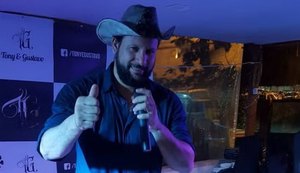 Cantor sertanejo vai a júri acusado de matar esposa com 114 golpes