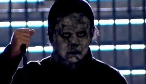 Sílvio Santos faz pegadinha bizarra inspirada em 'Halloween'