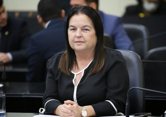 Sancionada lei de Fátima Canuto que reserva 20% de vagas para negros, índios e quilombolas em concursos públicos