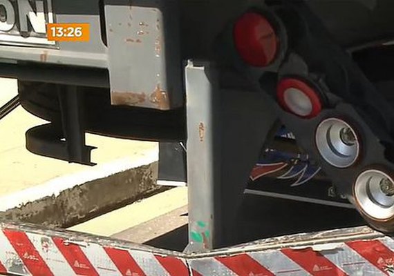 Motociclista morre após colidir na traseira de carreta estacionada no bairro da Santa Lúcia