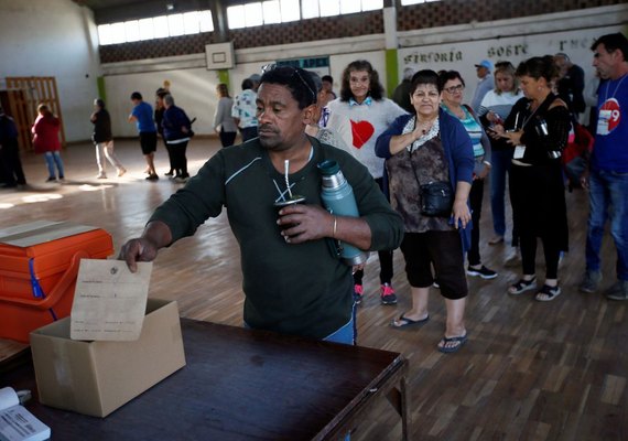 Corte eleitoral do Uruguai adia resultado das eleições presidenciais