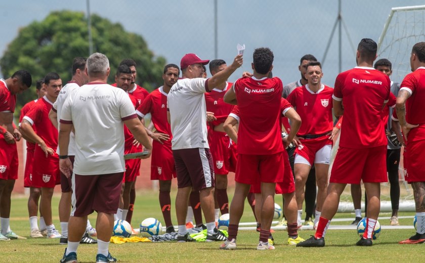 CRB finaliza 1ª etapa da pré-temporada, anuncia empréstimo de zagueiro e chegada de atacante