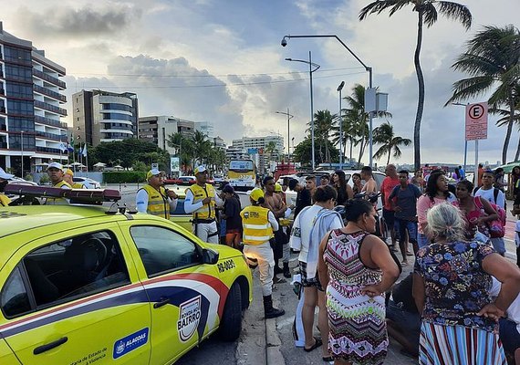 Turistas adolescentes são atropelados após acidente entre motos na Ponta Verde