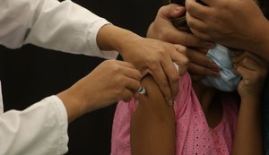 Estados Unidos recomendam dose de reforço de vacina em crianças