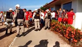 Protesto de torcedores tem agressão e cobranças a jogadores e diretoria do CRB