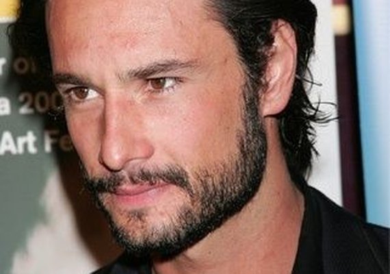 Após virar pai, Rodrigo Santoro voltará aos Estados Unidos para gravar série