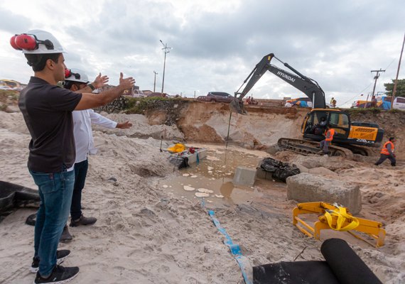 Prefeito JHC atende demanda histórica e autoriza contenção marítima da Praia do Sobral