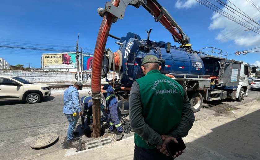Operação Línguas Sujas flagra despejo irregular de esgoto no Salgadinho