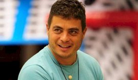 Ex-BBB Dhomini espanca dono de bar e o deixa inconsciente
