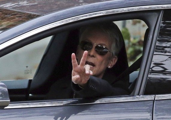 Funeral de Carrie Fisher e sua mãe recebe famosos em cerimônia íntima