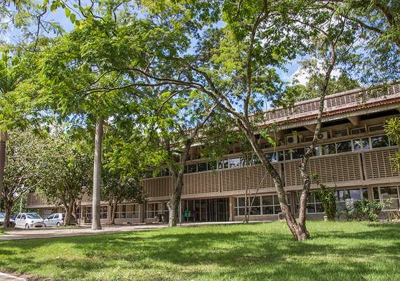 Inscrições para concurso da Ufal se encerram na quinta (13) e salários são de até R$ 4,5 mil para níveis médio e superior