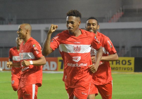 Galo goleia o Operário e entra na briga pelo G4 da Série B