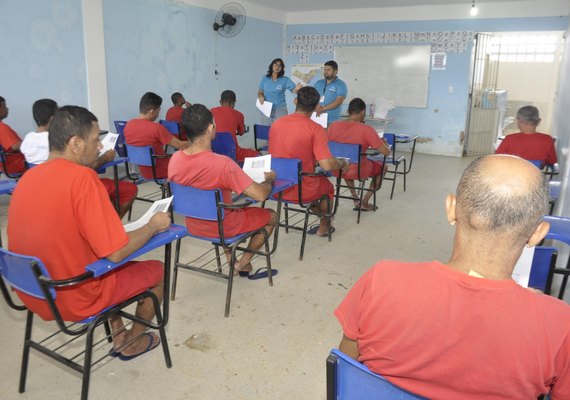 Reeducandos concluem curso de nível superior dentro do Presídio do Agreste