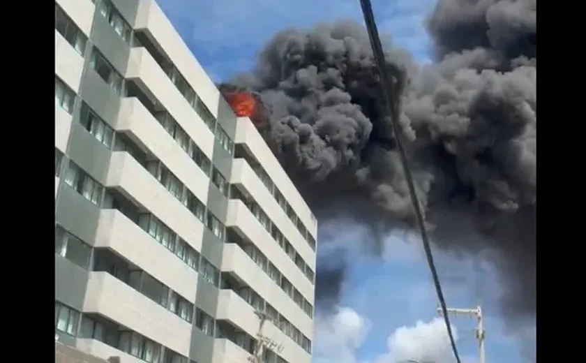 Incêndio atinge cobertura de hotel em Cruz das Almas