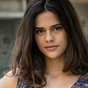 Novela "A Lei do Amor": Nua, Aline invade cama de Tiago e é escorraçada