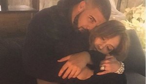 Jennifer Lopez e Drake confirmam romance compartilhando foto carinhosa