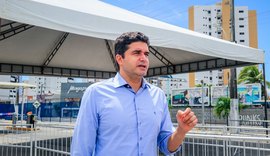 Influenza: Rui Palmeira visita ponto de vacinação em shopping de Maceió