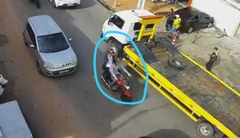 Vídeo mostra rota de fuga de dupla suspeita de tentativa de homicídio no Jacintinho