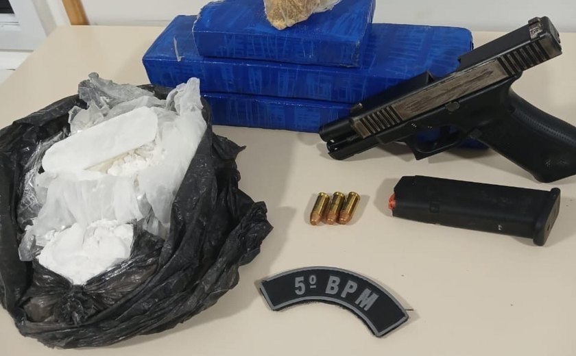 Homem é preso com arma e 2,7kg de drogas em abordagem no Benedito Bentes