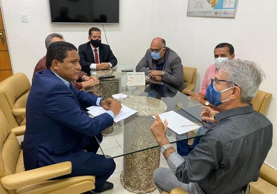 Prefeitura e Casal discutem implantação de novas adutoras em Palmeira