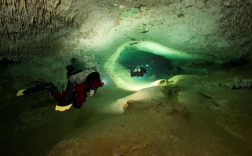Ossos de animais e restos humanos da Era do Gelo são encontrados em caverna do México