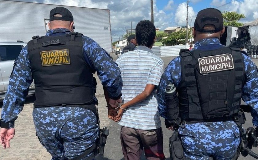 Guarda Municipal prende mulher suspeita de homicídio com auxílio de totem de segurança