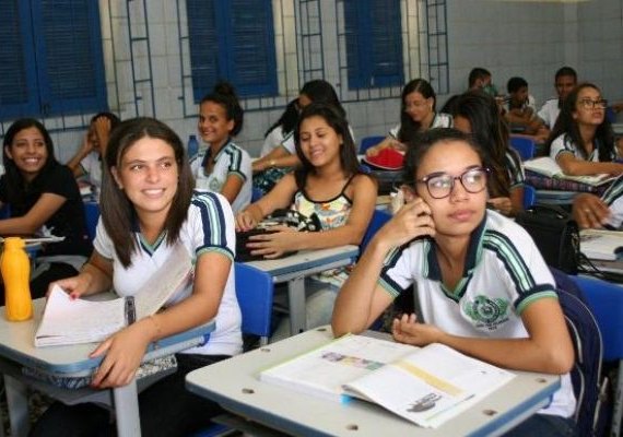 Escola Estadual Rocha Cavalcanti celebra 90 anos de contribuição à educação