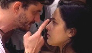 'BBB17': Marcos grita com Emilly e põe dedo na cara de sister durante briga