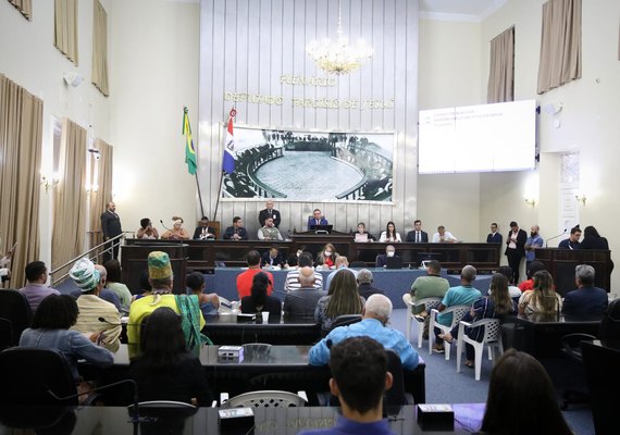 Parlamentares e representantes religiosos pedem mais rigor contra atos de intolerância