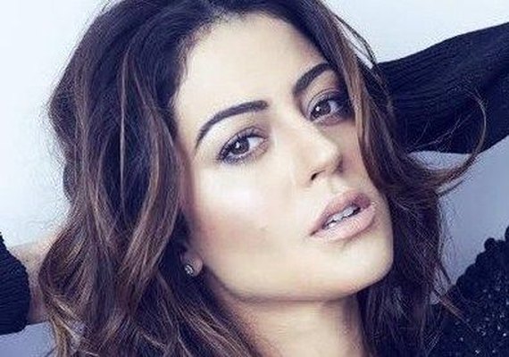 Atriz Carol Castro anuncia gravidez e desiste da próxima novela das 23h