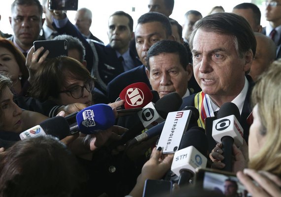 Presidente diz que governo estuda reduzir impostos de empresas
