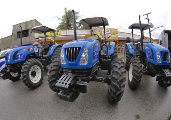 Governo entrega patrulhas agrícolas, veículos e equipamentos em Messias