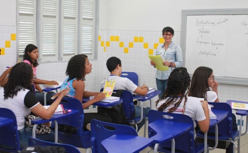 Rede pública em Alagoas discute retomada de aulas