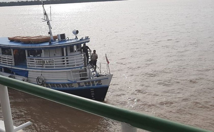 Governo do Amapá vai contratar empresa para içar barco do Rio Jari