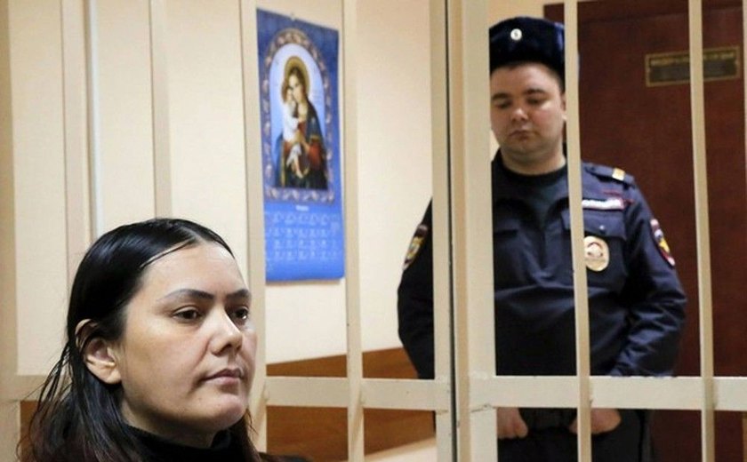 Justiça russa não condena à prisão babá que decapitou menina em Moscou