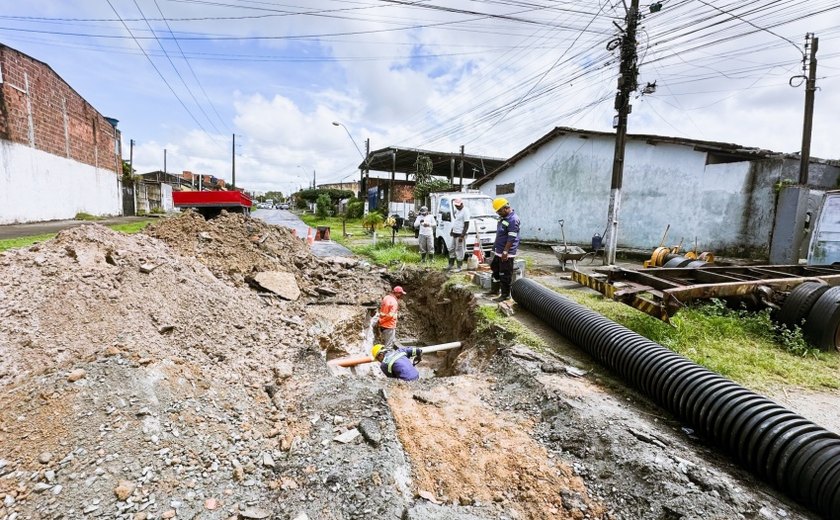 Mais de 20 quilômetros de galerias pluviais foram desobstruídos em 2025