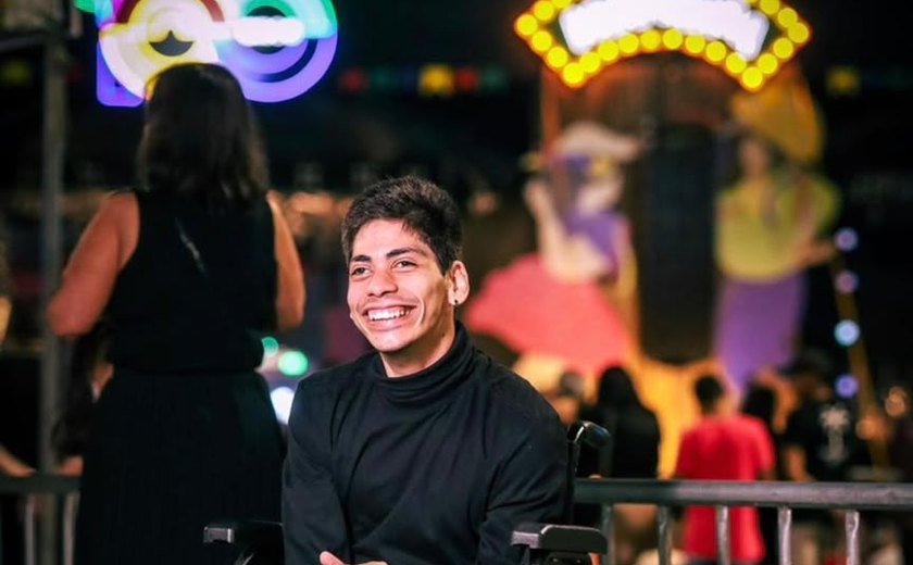 Inclusão literária: Luiz Felipe, ex-aluno da Escola Alternativa, participa da Literativa com obra que inspira estudantes