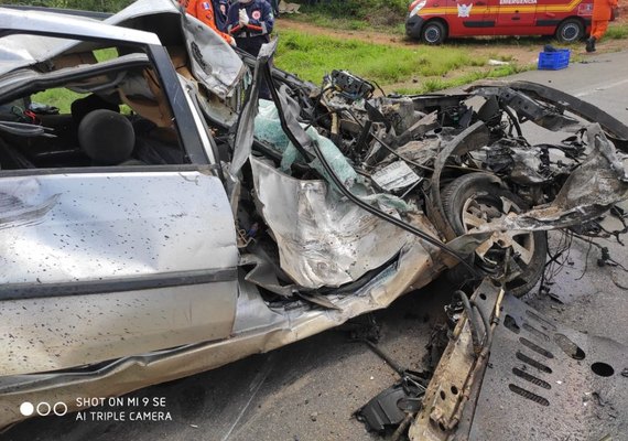 Condutor perde controle após curva, bate de frente em caminhão e morre em Igaci
