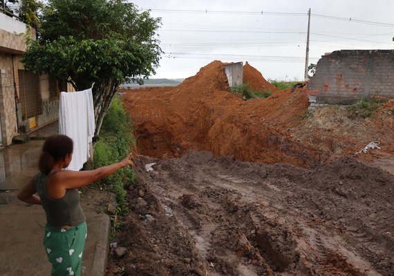Avanço da voçoroca isola moradores na Mata do Rolo em Rio Largo