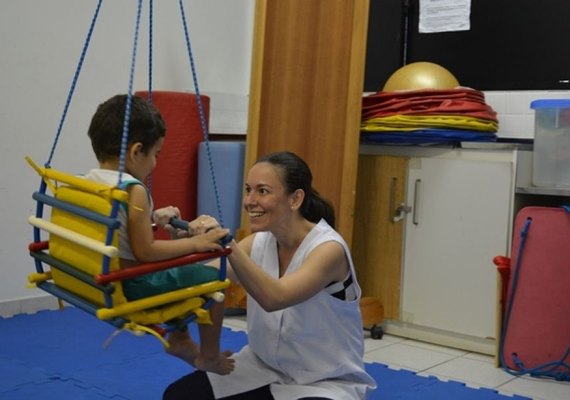 Crianças autistas têm tratamento suspenso há meses