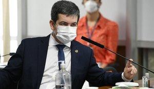 Randolfe Rodrigues diz que 'negativa da vacina foi motivada por dinheiro, por corrupção'