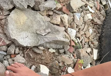 Criança tem perna perfurada por vergalhão em terreno baldio de Arapiraca