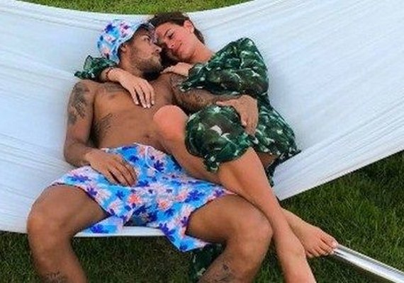 Neymar festeja o 'Valentine's Day' com Bruna Marquezine em Barcelona