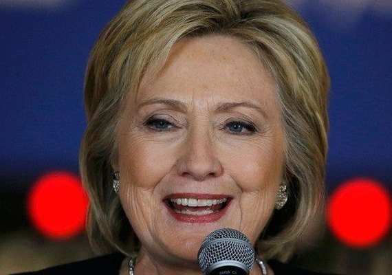 Após perder eleição, Hillary Clinton passeia em Nova York e é 'tietada'