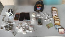 Polícia Militar flagra dupla com drogas em Riacho Doce
