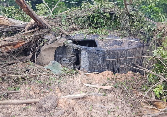 Três pessoas ficam feridas após carro deslizar em pista molhada em São Miguel dos Campos